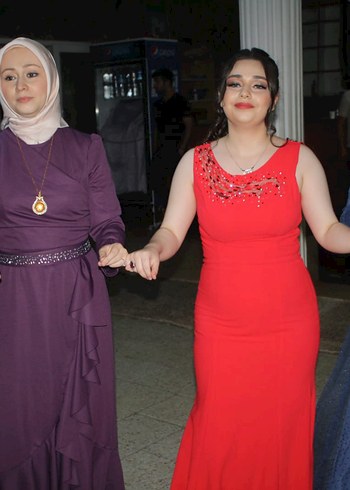 Kırmızı Boncuk İşlemeli Straplez Midi Abiye Elbise