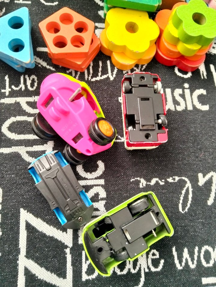 Renkli Çeşitli Oyuncak Seti - Görsel 5