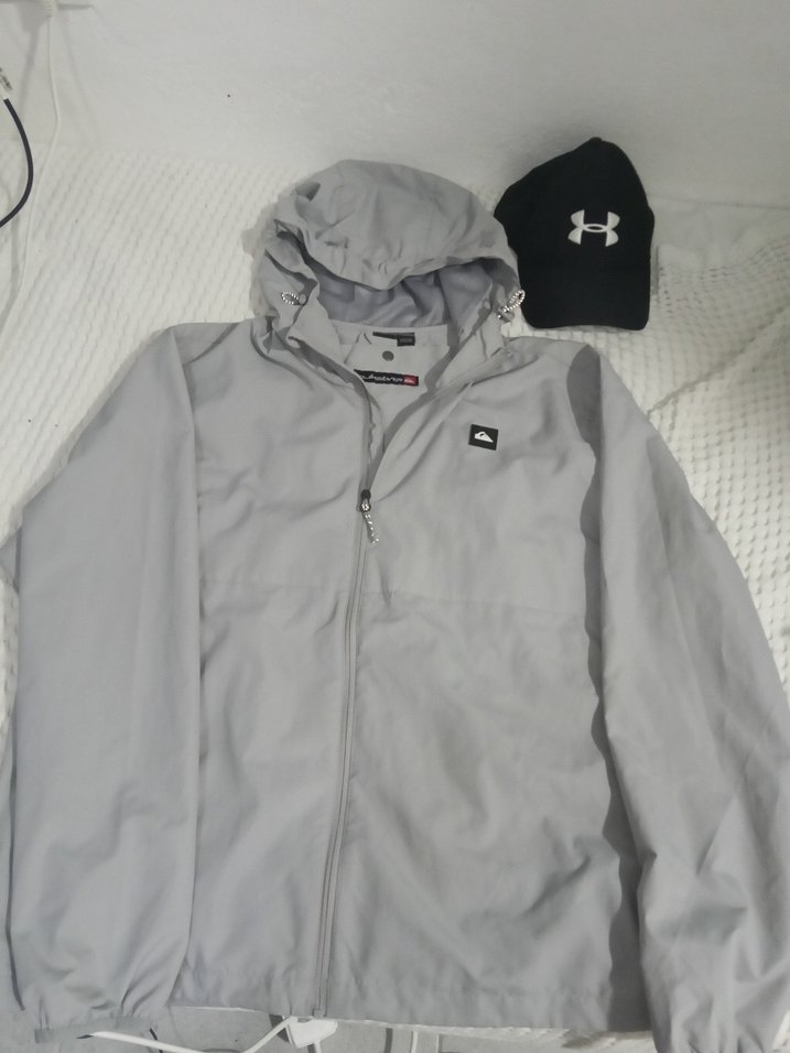 Orjinal sıfır Quiksilver Gri Kapüşonlu Erkek Fermuarlı Rüzgarlık - Görsel 2