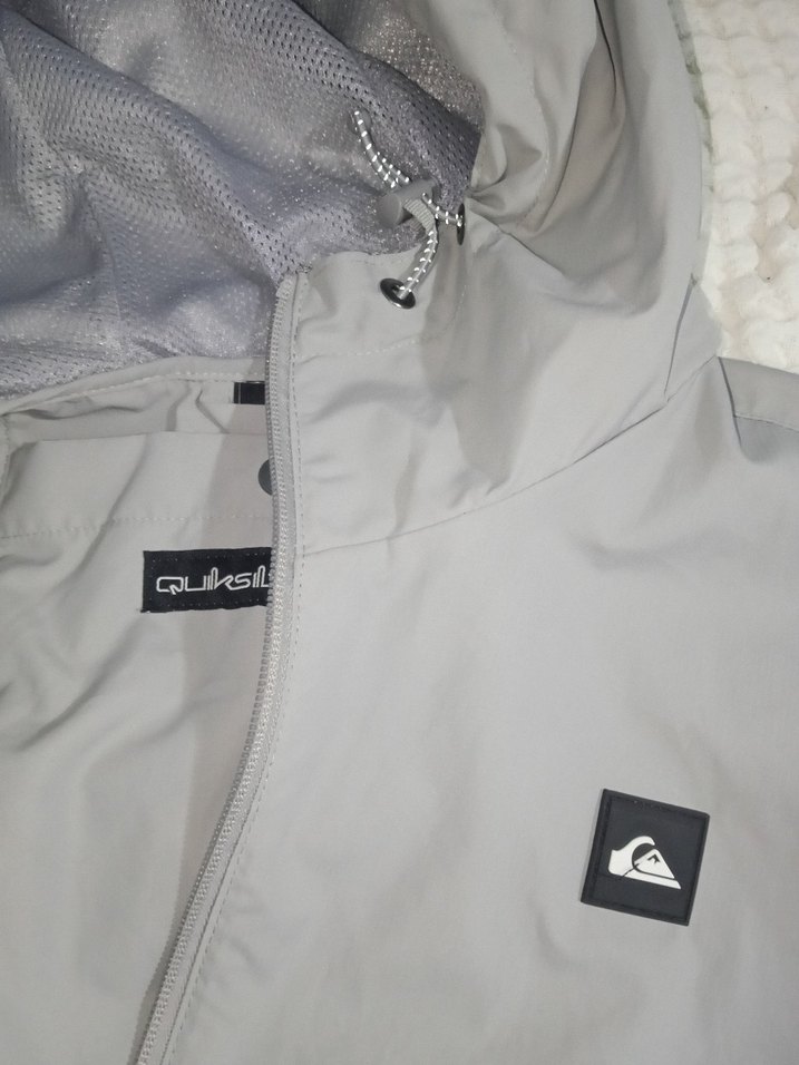 Orjinal sıfır Quiksilver Gri Kapüşonlu Erkek Fermuarlı Rüzgarlık - Görsel 3