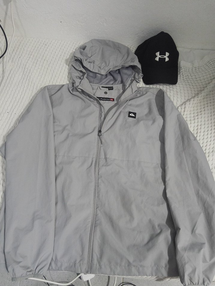 Orjinal sıfır Quiksilver Gri Kapüşonlu Erkek Fermuarlı Rüzgarlık - Görsel 5