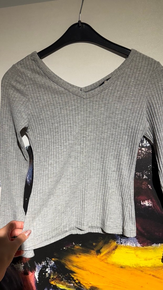 Gri V Yaka Uzun Kollu Örgü Mini Kazak - Görsel 3