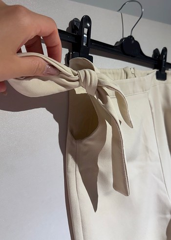 Ekru-Krem  Kemerli Kadın Kumaş Pantolon - Görsel 2