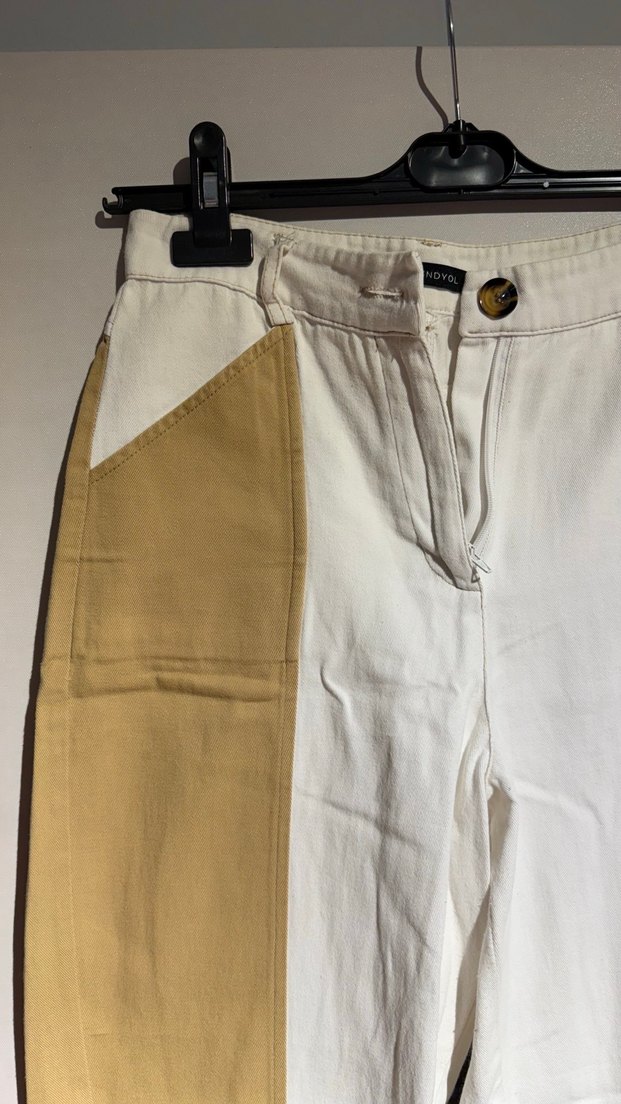 Beyaz Bej Pamuklu Kemerli Bol Kesim Kısa Pantolon - Görsel 5