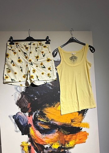 Sarı Desenli Mini Şort Sarı Bluz - Görsel 2