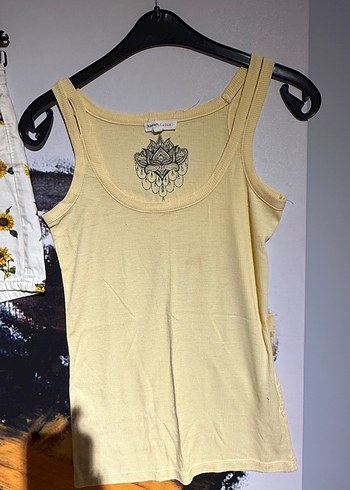 Sarı Desenli Mini Şort Sarı Bluz - Görsel 4