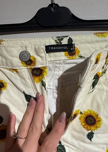 Sarı Desenli Mini Şort Sarı Bluz - Görsel 5