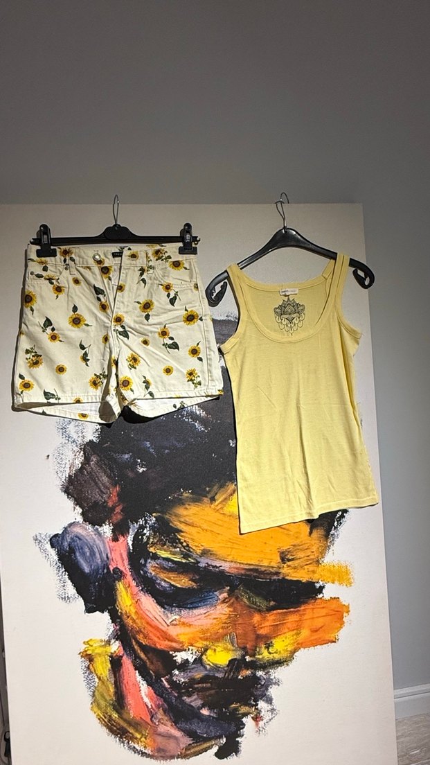 Sarı Desenli Mini Şort Sarı Bluz - Görsel 2