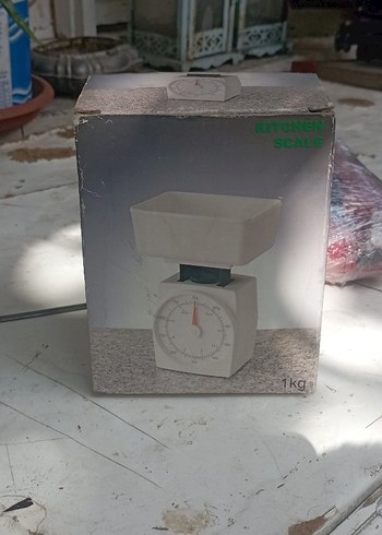 Diğer vintage OMO Mekanik Mutfak Tartısı 1kg Kapaklı çalışır durumda