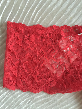 m Beden VICTORIAS SECRET TARZI SEKSİ KIRMIZI DANTEL CHEECKY PANTY