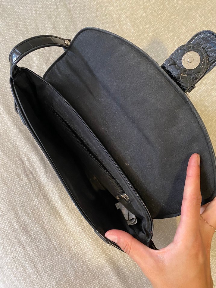 Kemer Tokalı Siyah Yılan Desenli Deri Çanta - Görsel 4