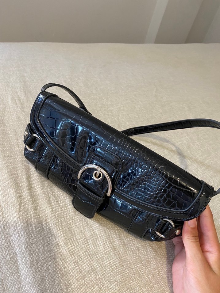 Kemer Tokalı Siyah Yılan Desenli Deri Çanta - Görsel 2