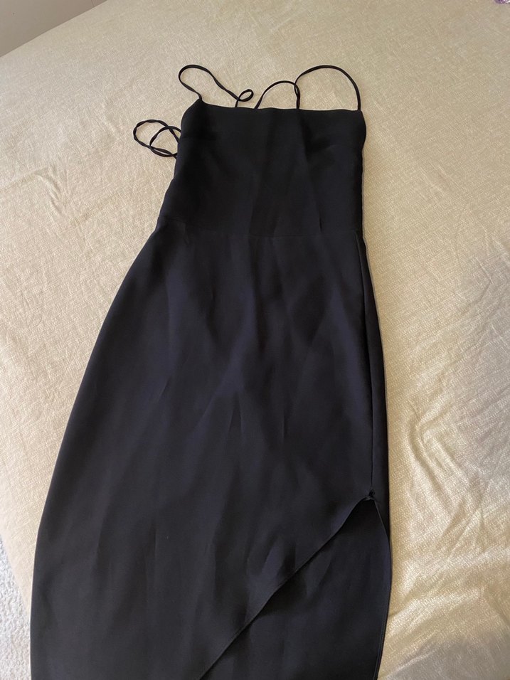 Siyah Sırt Dekolteli Yırtmaçlı Elbise - Görsel 2