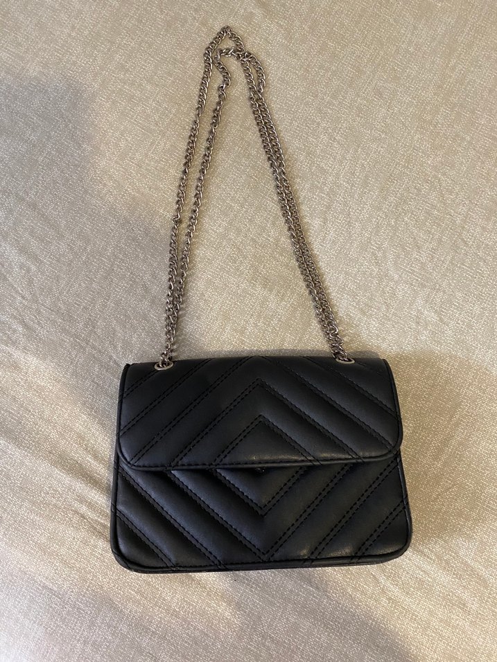 Zincir Detaylı Muadil Siyah Deri Kadın Çanta - Görsel 2