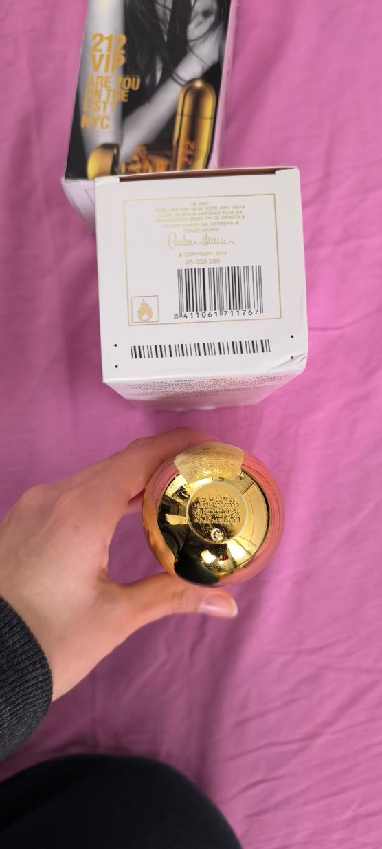 Carolina Herrera 212 VIP Kadın Parfüm - Görsel 2