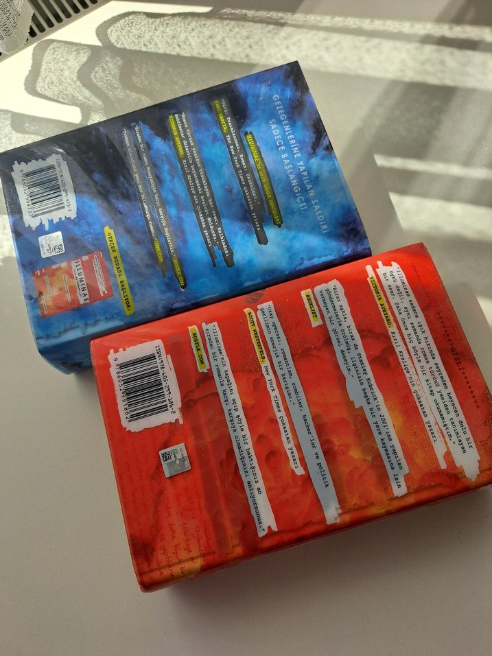 Illuminae Dosyaları Serisi: Illuminae & Gemina (ciltli) - Görsel 2