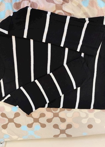 Siyah Beyaz Çizgili Boğazlı Kadın Kazak - Görsel 2