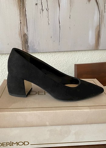 Stradivarius Siyah Süet Topuklu Kadın Stiletto
