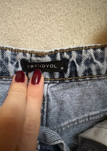 Trendyol & Milla Gevşek Kesim Mini Kot Şort