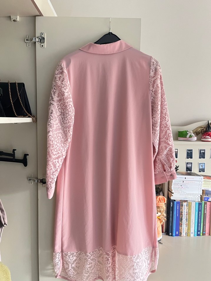 Pembe Uzun Kollu Düğmeli Kadın Tunik marka temsili - Görsel 3