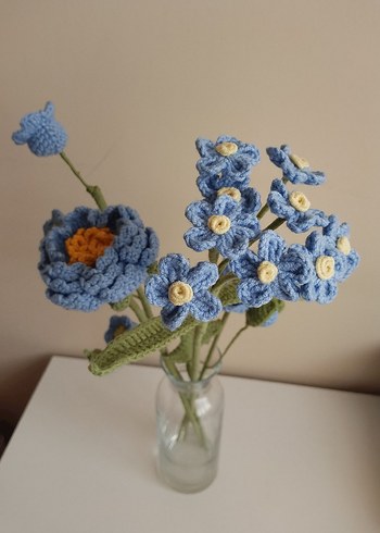 Mavi örgü çiçek buketi - Görsel 2