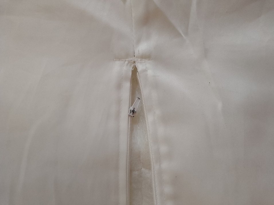 İşlemeli Beyaz Parlak Yatak Örtüsü - Görsel 4