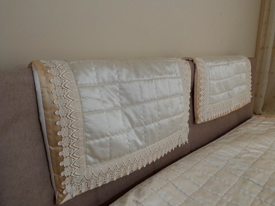 İşlemeli Beyaz Parlak Yatak Örtüsü - Görsel 3