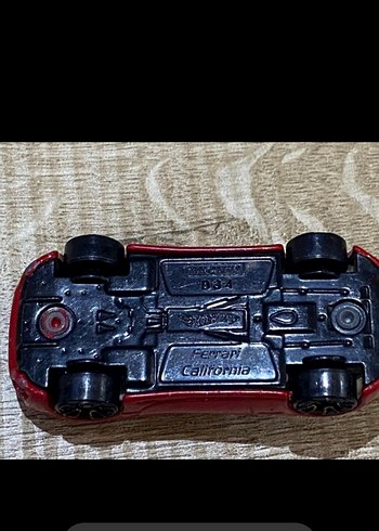 Beden Renk hot wheels ferrari kırmızı araba