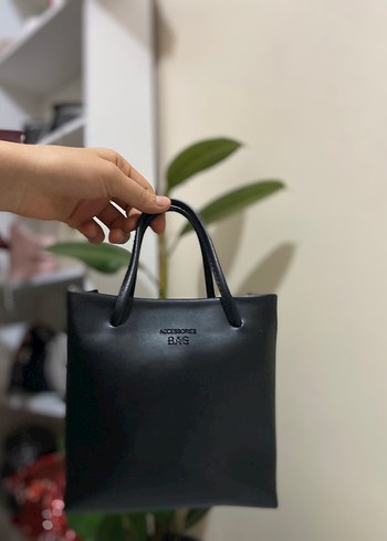 Siyah Deri Minimalist Kadın Çanta