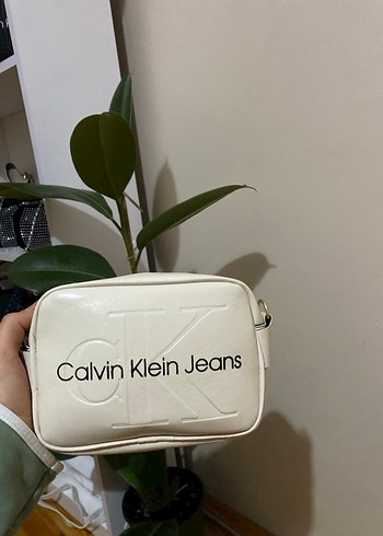 Calvin Klein Beyaz Deri Kadın Çapraz Çanta