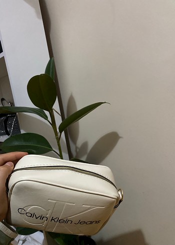  Beden Calvin Klein Beyaz Deri Kadın Çapraz Çanta
