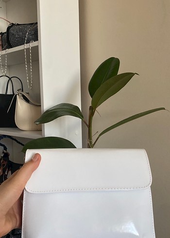 Beyaz Parlak Deri Minimalist Kadın Çanta