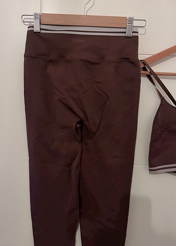 Victoria Secret Kahverengi Spor Tayt ve Crop Top Takım - Görsel 3