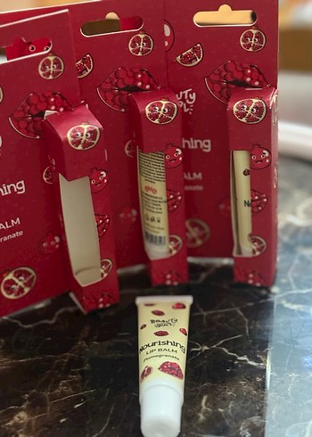 Nourishing Nar Çekirdeği Dudak Balmı - Görsel 3