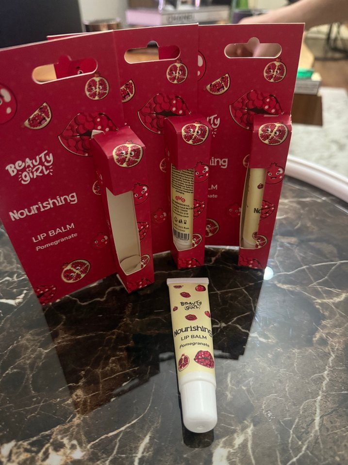 Nourishing Nar Çekirdeği Dudak Balmı - Görsel 2