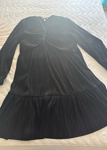 H&M V Yaka Uzun Kollu Siyah Pilili Uzun Elbise