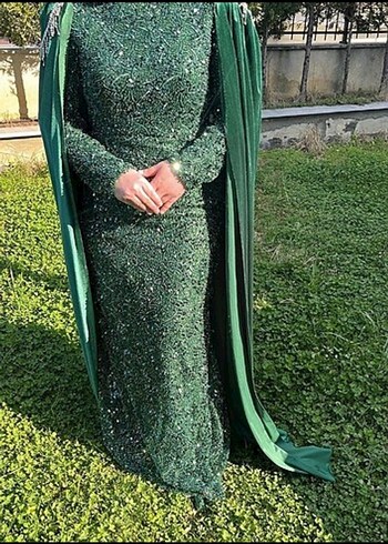 Yeşil İşlemeli Uzun Kollu Abiye Elbise