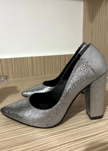 38 Beden Gri Metal Stiletto Topuklu Kadın Ayakkabı