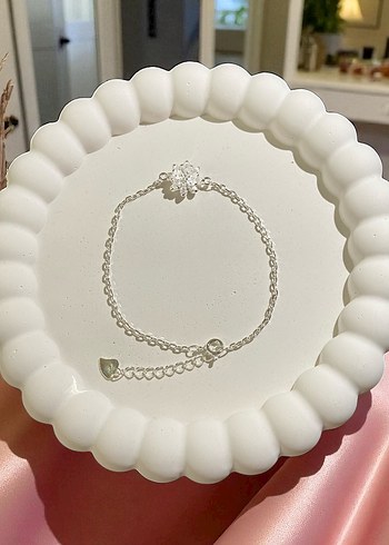 Zincir Detaylı Minimalist Papatya Beyaz Bileklik