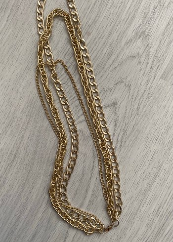 Uzun Zincir Detaylı Altın Renk Kadın Kolye - Görsel 4