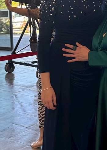 Uzun Kollu Koyu Mavi Drapeli kuyruklu Abiye Elbise - Görsel 2