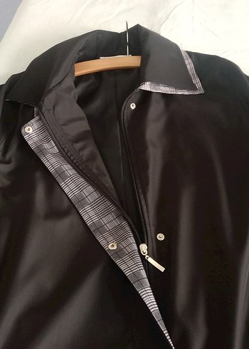 Düğmeli Siyah Midi Yagmurluk - Görsel 3