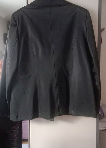 Düğmeli Siyah Deri Kadın Ceket Yağmurluk - Görsel 3