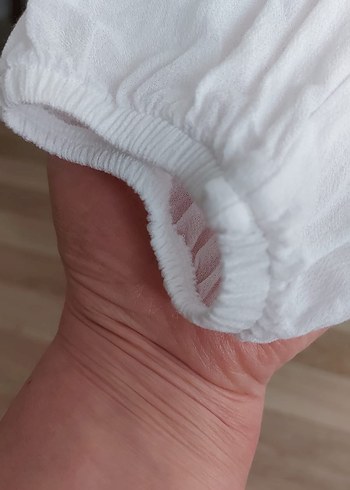 Beyaz Dökümlü kumaştan V Yakalı Salaş Kadın Bluz - Görsel 4