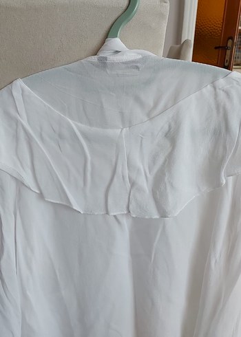 Beyaz Dökümlü kumaştan V Yakalı Salaş Kadın Bluz - Görsel 3
