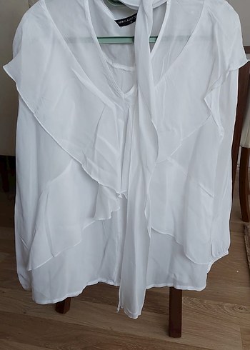 Beyaz Dökümlü kumaştan V Yakalı Salaş Kadın Bluz - Görsel 2