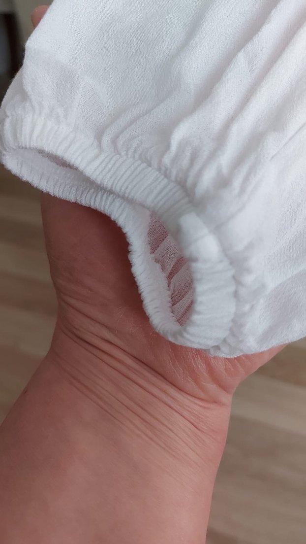 Beyaz Dökümlü kumaştan V Yakalı Salaş Kadın Bluz - Görsel 4