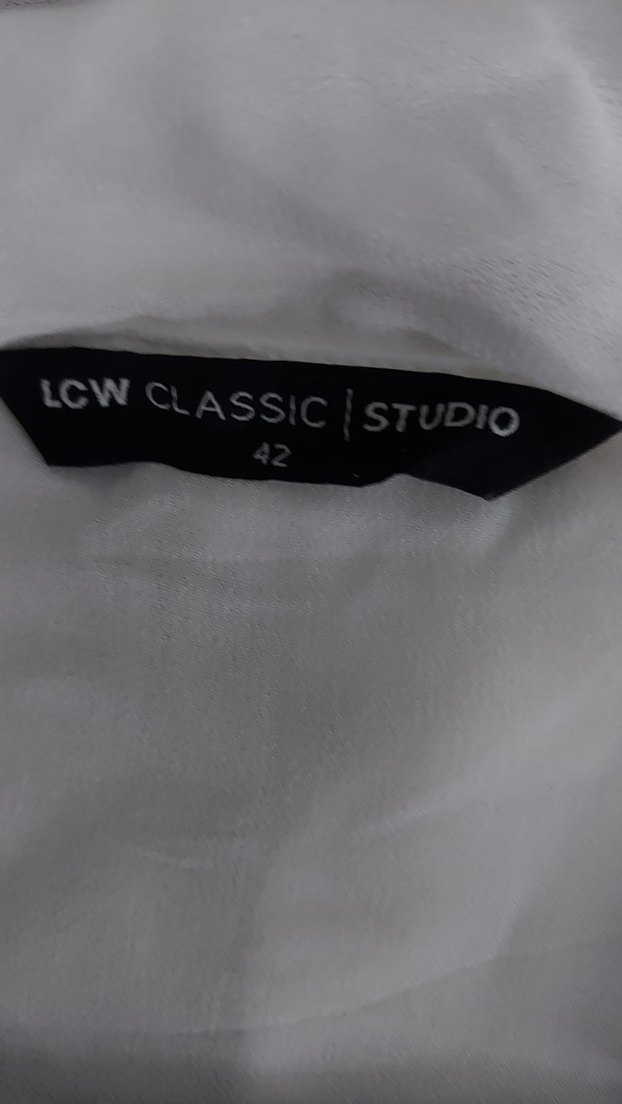 Beyaz Dökümlü kumaştan V Yakalı Salaş Kadın Bluz - Görsel 5