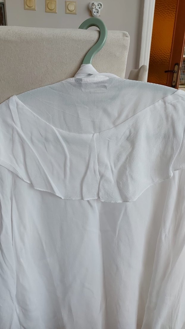 Beyaz Dökümlü kumaştan V Yakalı Salaş Kadın Bluz - Görsel 3