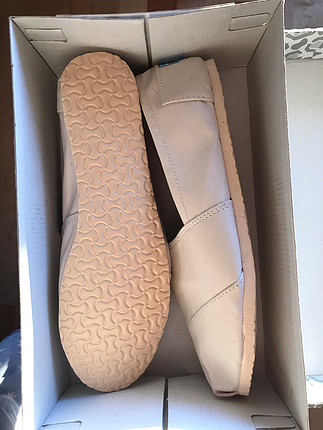 Krem rengi hiç kullanılmamış toms